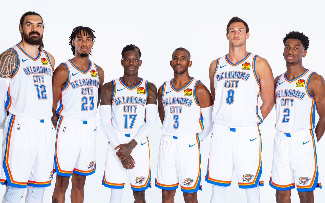 化身电竞少年，维尼修斯晒照准备在使命召唤中大展身手（维尼修斯晒照变身电竞少年，欲在《使命召唤》中大显身手）