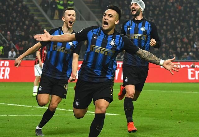 减压，图片报：多特高层几乎每周都与乔布进行单独交流（《图片报》：为减压，多特高层几乎每周与乔布单独沟通）