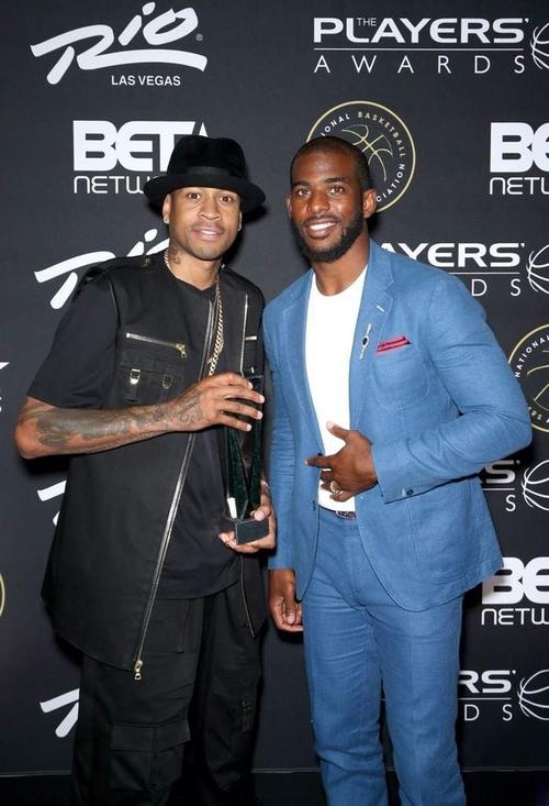 掘金约基奇三双末节爆发（约基奇三双引领掘金末节发力）