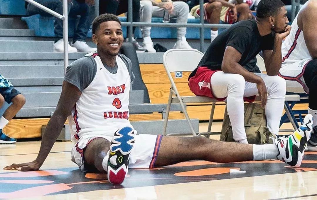 苗原：辽宁铁人18岁高中锋张家鸣获得伯恩利U21的试训邀请（苗原：伯恩利U21向辽宁铁人18岁高中锋张家鸣发出试训邀请）