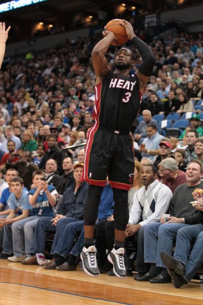 NBA快艇与独行侠鏖战两加时，哈登36岁砍下41分（NBA快艇与独行侠双加时激战，36岁哈登轰下41分）