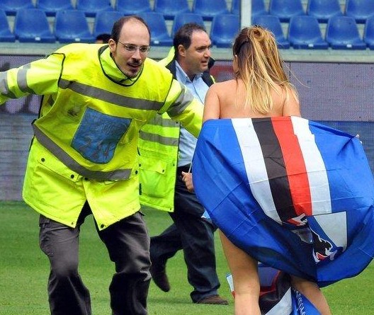 德甲替补戴帽，凯恩是继9分钟5球的莱万之后拜仁第二人（替补上演帽子戏法，凯恩成莱万“9分钟5球”后拜仁第二人）